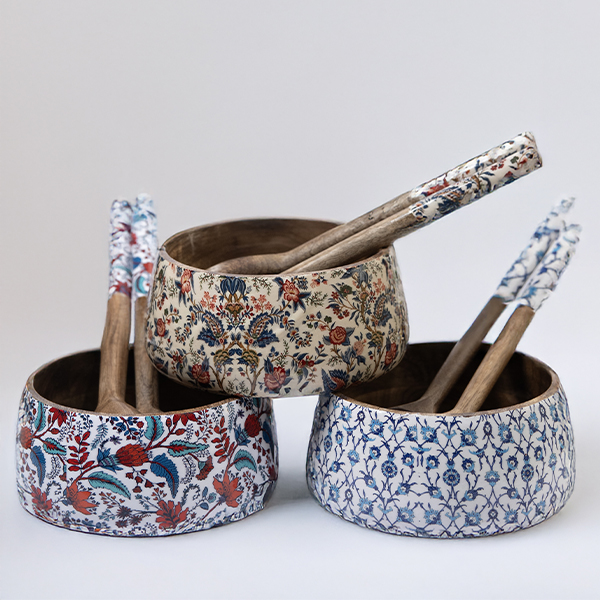 Salad Bowls With Laddle